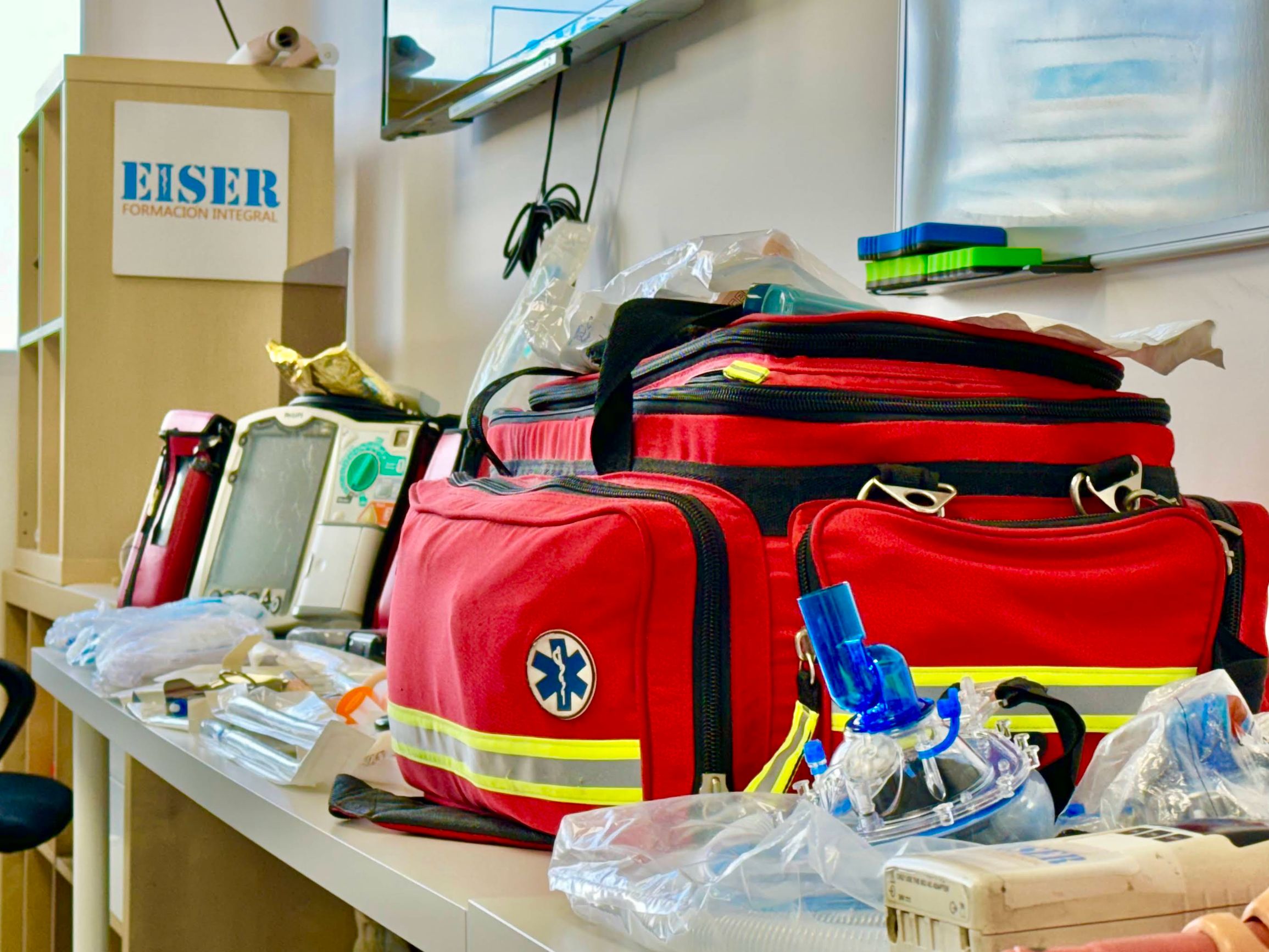 Material de emergencias preparado en el aula de EISER para la formación de técnicos
