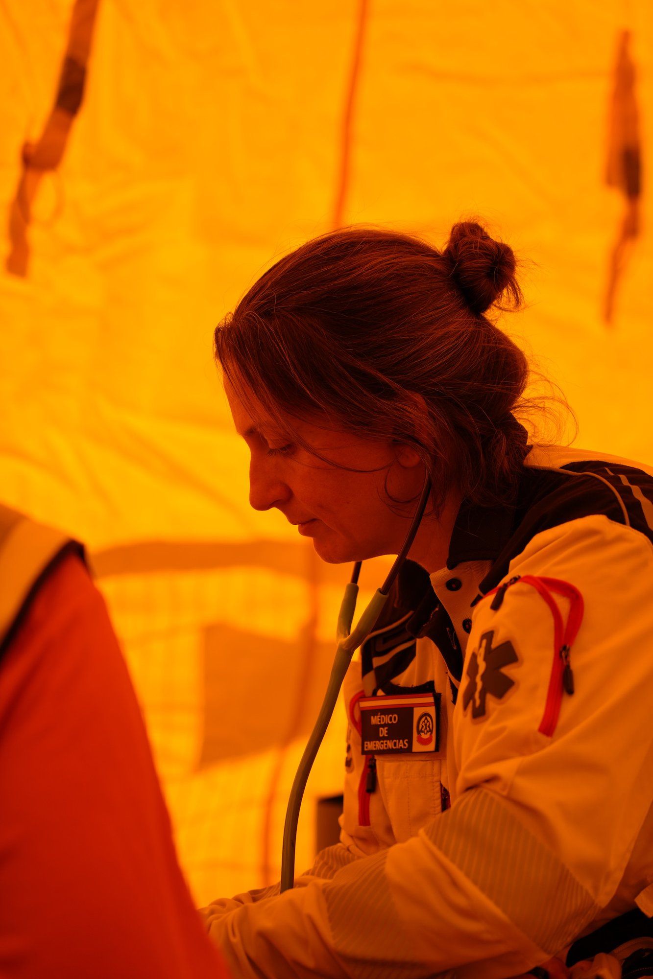 Médica de emergencias de SAMUR-Protección Civil durante un despliegue sanitario